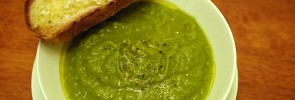 Broccoli Soup with Garlic Bread
